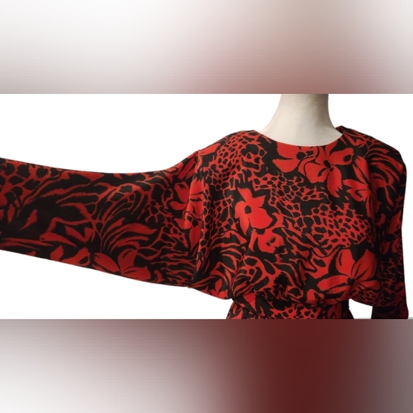 Vintage 80s/90s Red and Black Floral Dress with Pockets & Shoulder Pads - Picture 4 of 9